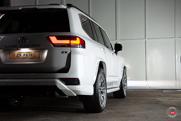 Фото дисков Vossen M-X3 Глянцевый лак на Toyota Land Cruiser 300