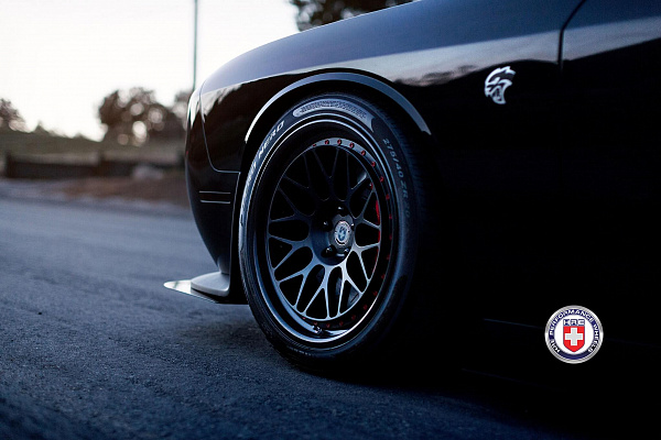 Фото дисков HRE 300 Черный сатин на Dodge Challenger III