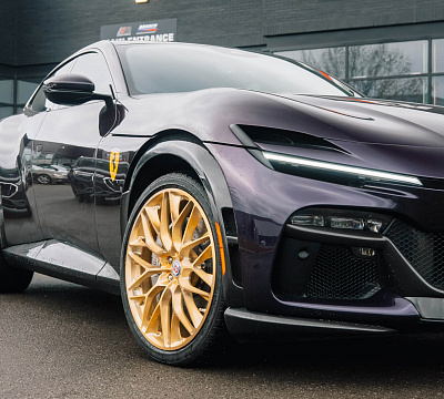 Фото дисков HRE P200 на Ferrari Purosangue