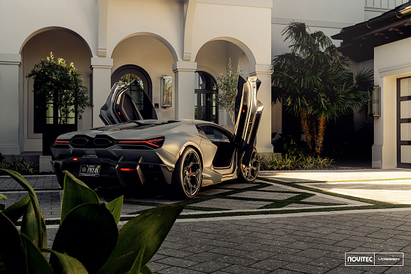 Фото дисков NOVITEC NL5 Черный глянец на Lamborghini Revuelto