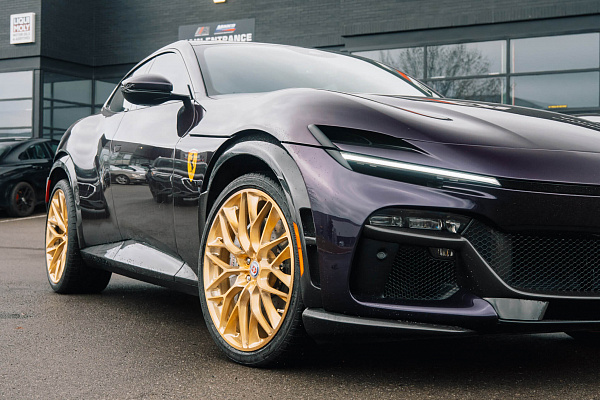 Фото дисков HRE P200 Глянцевое золото на Ferrari Purosangue
