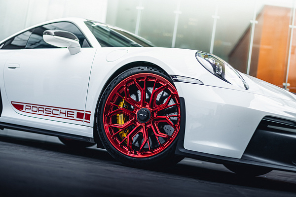 Фото дисков Brixton Forged PF10-RS Красный глянец на Porsche 911 VIII