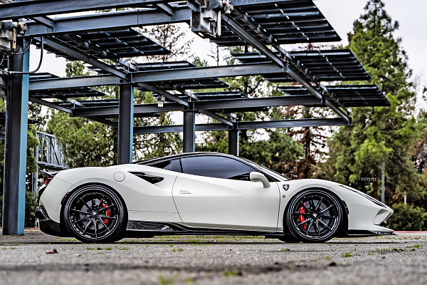 Фото дисков Strasse Wheels SV10 Deep Concave FS Черный глянец на Ferrari SF90