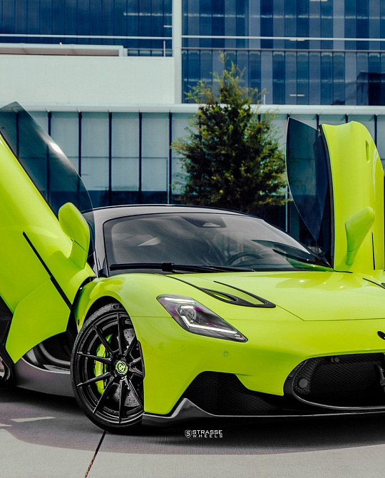 Фото дисков SV10 Deep Concave Duoblock Черный глянец на Maserati MC20