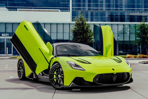 Фото дисков Strasse Wheels SV10 Deep Concave Duoblock Черный глянец на Maserati MC20