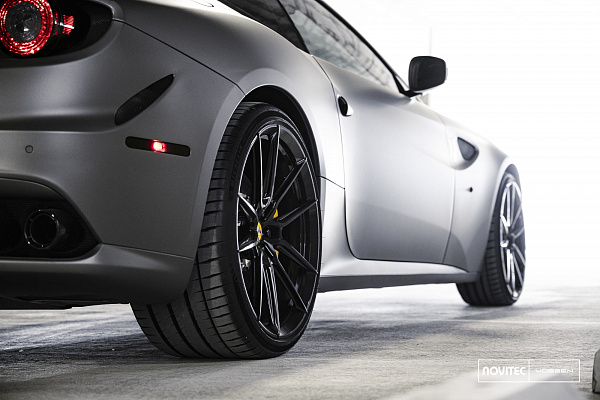 Фото дисков NOVITEC NF8 Черный глянец на Ferrari GTC4Lusso