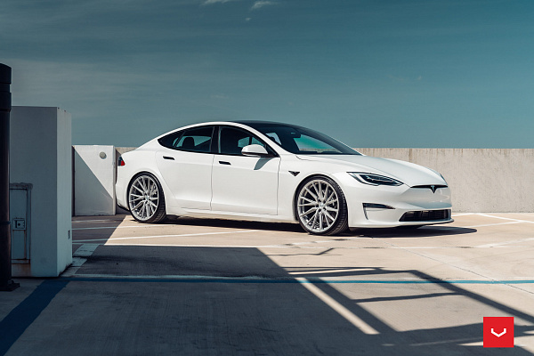 Фото дисков Vossen HF-4T Серебро на Tesla Model S