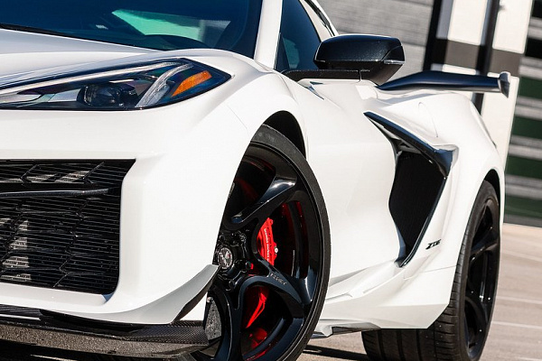 Фото дисков Anrky XR-105 Черный глянец на Chevrolet Corvette C8