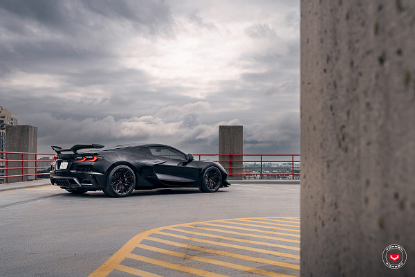 Фото дисков Vossen S21-02 Черный глянец на Chevrolet Corvette C8