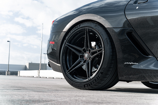Фото дисков Strasse Wheels SV2 Deep Concave Duoblock Другой цвет на Ferrari 599
