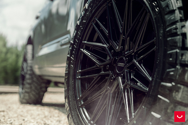 Фото дисков Vossen HF6-5 Черный глянец на Toyota Sequoia III