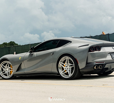 Фото дисков Anrky S3-X3 на Ferrari 812