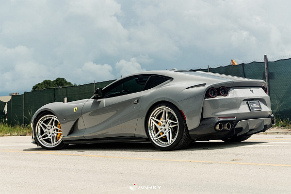 Фото дисков Anrky S3-X3 Глянцевый лак на Ferrari 812