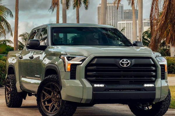 Фото дисков 4PLAY 4P83 Сатиновая темная медь на Toyota Tundra III