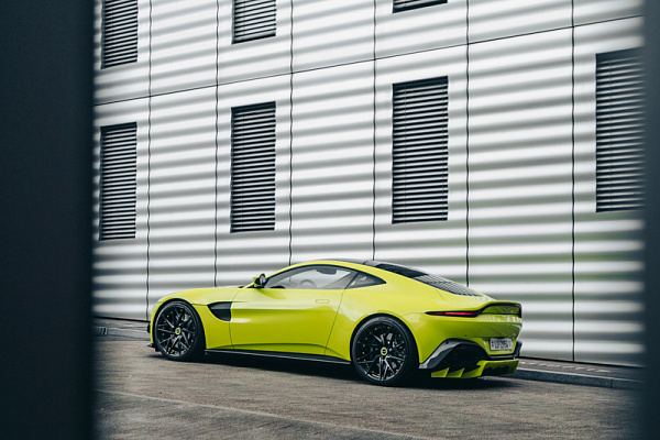 Фото дисков Brixton Forged PF8 Черный сатин на Aston Martin Vantage 4