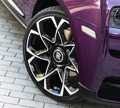 Фото дисков Kahn Type 55 RS на Rolls-Royce Cullinan
