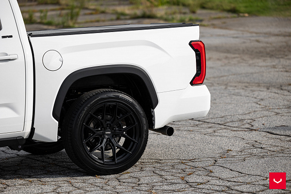 Фото дисков Vossen HF6-4 Черный сатин на Toyota Tundra III