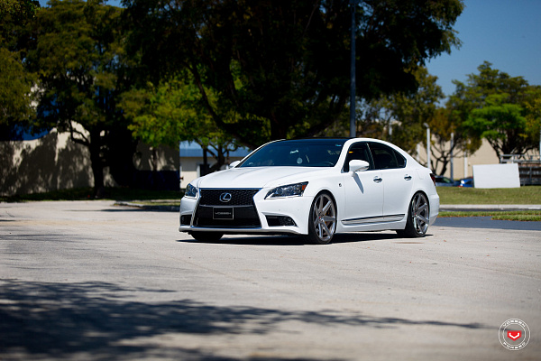 Фото дисков Vossen CG-207 Глянцевый лак на Lexus LS IV