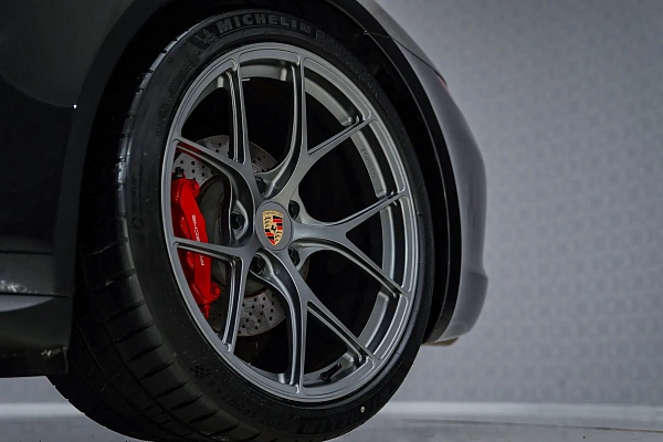 Фото дисков Bola FP2 Сатиновый графит на Porsche 911 VII