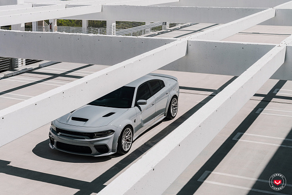 Фото дисков Vossen EVO-5R Глянцевый лак на Dodge Charger VII