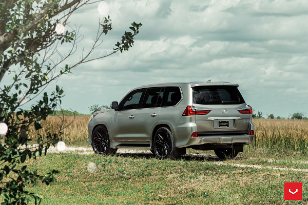 Фото дисков Vossen HF-7 Черный глянец на Lexus LX III
