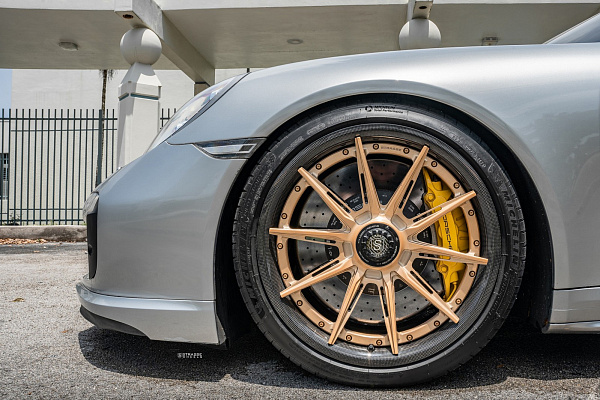 Фото дисков Strasse Wheels SV10-RS Performance Сатиновое золото на Porsche 911 VII