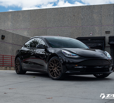 Фото дисков Vossen HF-2 на Tesla Model 3