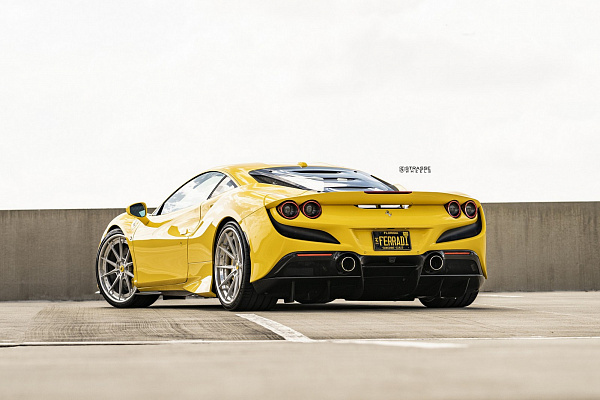 Фото дисков Strasse Wheels SV10 Deep Concave FS Глянцевый лак на Ferrari F8