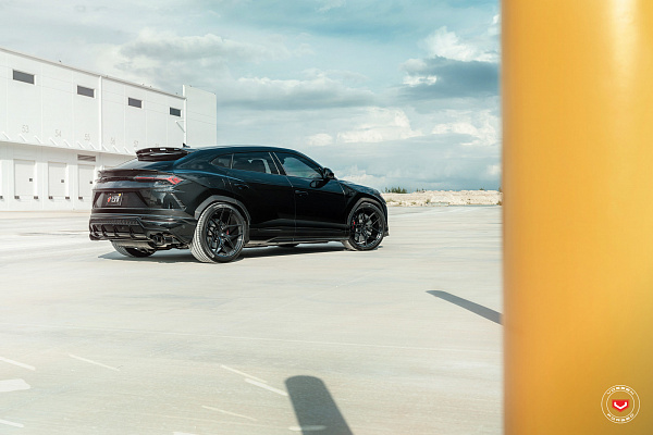 Фото дисков Vossen S21-01 Черный глянец на Lamborghini Urus