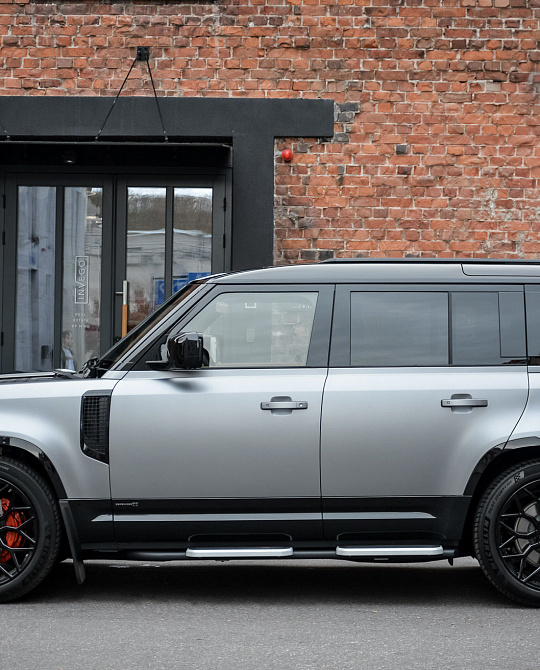 Фото дисков S17-01 Черный глянец на Land Rover Defender II