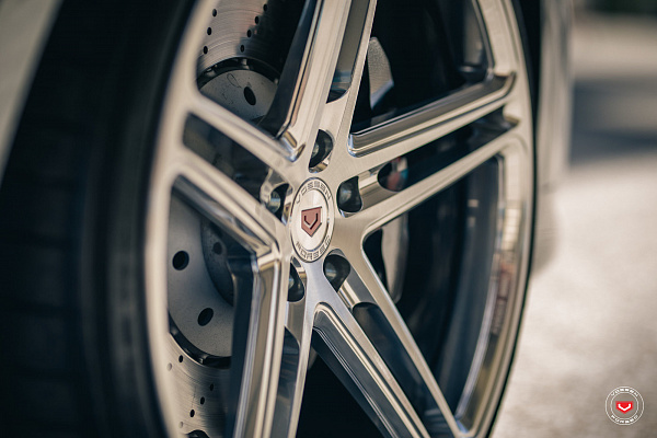 Фото дисков Vossen CG-202 Глянцевый лак на Audi Q3 (8U)