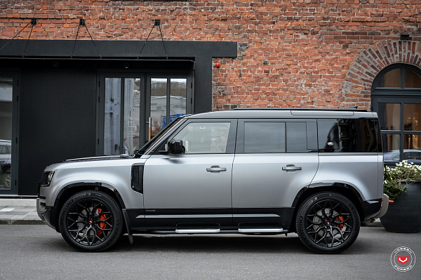 Фото дисков Vossen S17-01 Черный глянец на Land Rover Defender II