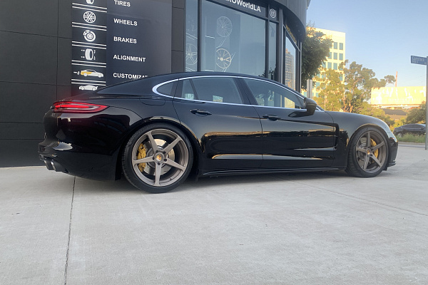 Фото дисков CEC C884 Сатиновая бронза на Porsche Panamera II