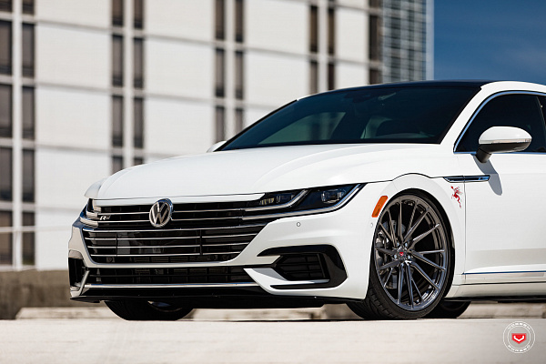Фото дисков Vossen M-X4T Глянцевый темный лак на Volkswagen Arteon