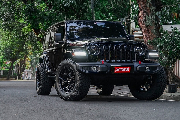 Фото дисков 4PLAY 4P06 Черный глянец на Jeep Wrangler IV (JL)