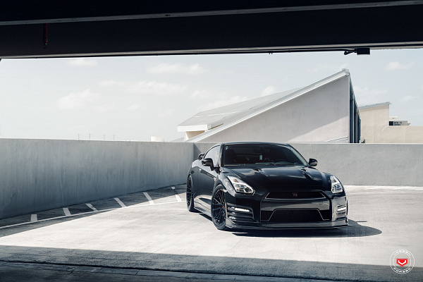 Фото дисков Vossen M-X4T Черный глянец на Nissan GT-R