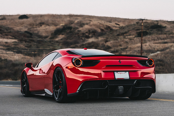 Фото дисков Brixton Forged PF5 Черный глянец на Ferrari 488