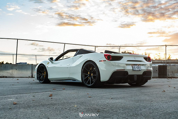 Фото дисков Anrky AN12 Черный глянец на Ferrari 488