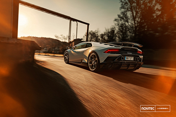 Фото дисков NOVITEC NL4 Сатиновый темный лак на Lamborghini Huracan
