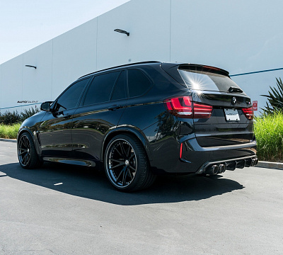 Фото дисков HRE S104 на BMW X5/X5 M (F15/F85)