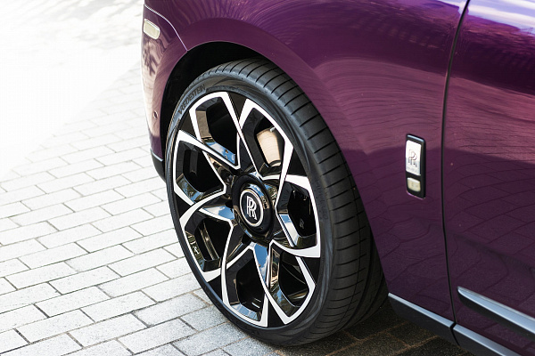 Фото дисков Kahn Type 55 RS Алмазная проточка на Rolls-Royce Cullinan