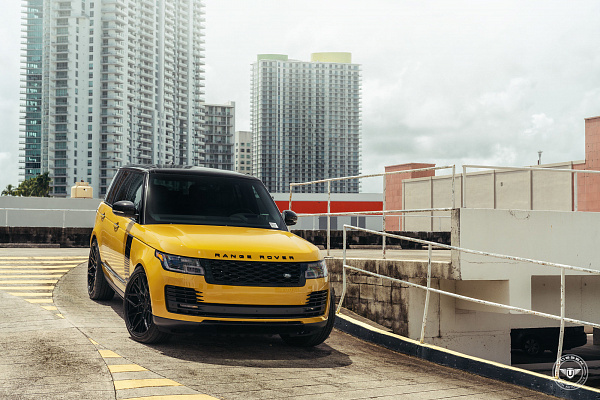Фото дисков Vossen UV-1 Черный глянец на Land Rover Range Rover IV