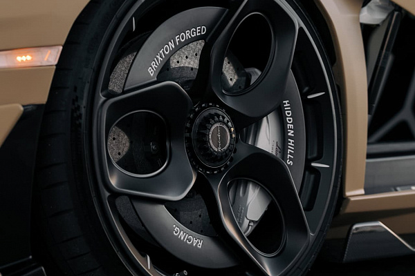Фото дисков Brixton Forged NC01-R Черный сатин на Lamborghini Aventador