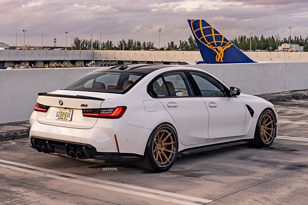 Фото дисков Strasse Wheels SV10-RS Deep Concave FS Сатиновое золото на BMW 3/M3 (G2x/G80)