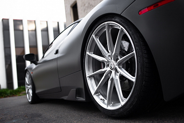 Фото дисков HRE P104SC Глянцевый лак на Ferrari 458