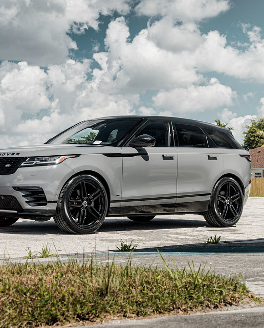 Фото дисков HF-1 Черный глянец на Land Rover Range Rover Velar