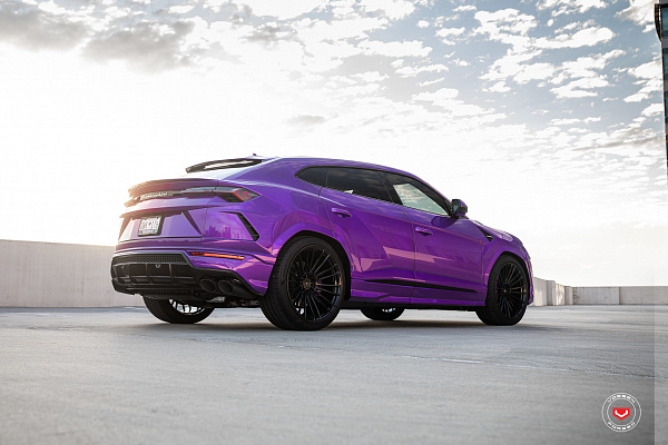 Фото дисков Vossen S17-04 Черный глянец на Lamborghini Urus