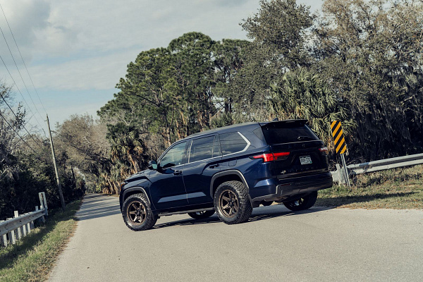 Фото дисков 4PLAY 4PS63 Сатиновая бронза на Toyota Sequoia III