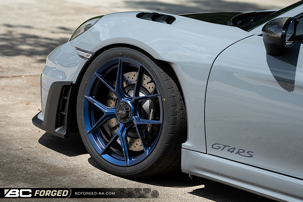 Porsche Cayman GT4 RS
