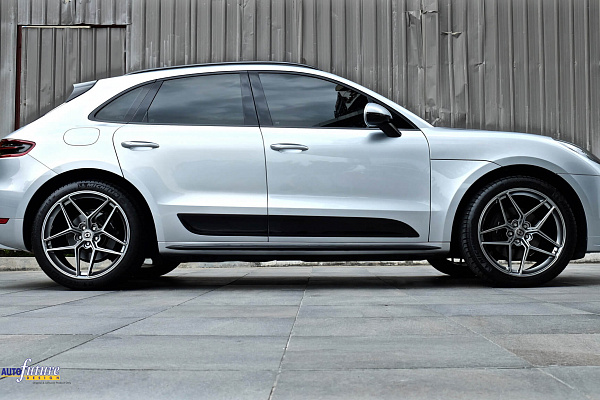 Фото дисков HRE FF11 Серебро на Porsche Macan I